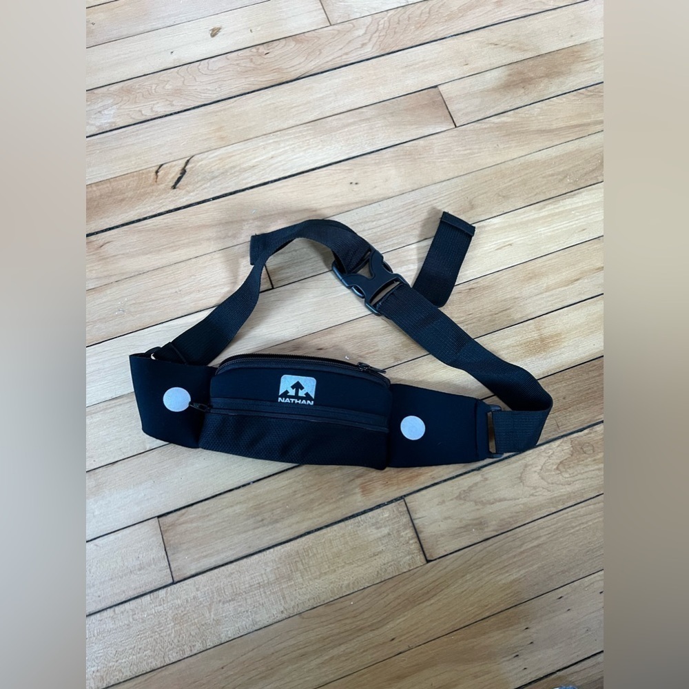 Nathan Running Belt Waist Fanny Pack with Reflective Details‎